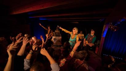 Bild: sne
Die Golden Glitter Band bringt im Schafferhof die Stimmung zum Kochen.