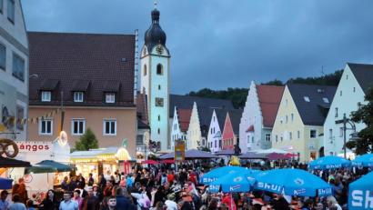 Bild: Götz
Das Bürgerfest 2019 hatte zwar mit etwas Regen zu kämpfen, war aber dennoch ein Erfolg, bilanzierte der Kulturausschuss.