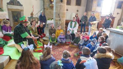 Bild: jzk
„Bin ich denn hier in einen Krabbelgottesdienst gelandet?“, wunderte sich der Clown (Jochen Gößl).