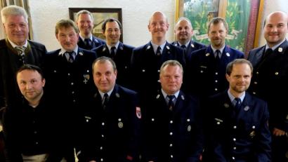 Bild: le
Bei der Feuerwehr Bergnetsreuth bricht mit dem neuen Vorstand (sitzend von links: Schriftführer Manfred Bock, 2. Vorsitzender Thomas Bock, 1. Vorsitzender Harald Kick und Kassier Josef Lindner) eine neue Ära an.