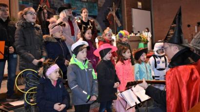 Bild: rgr
Als Astronaut, Polizist und Prinzessin verkleidet gestaltet die Kinder den Familiengottesdienst in der Grafenwöhrer Friedenskirche mit.