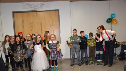 Bild: gi
Mittagsbetreuung, die „Musketiere“ mit ihren Betreuerinnen Vanessa Rudloff und Erika Zenk brachten Leben in den Saal.