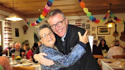 Bild: ubb
Inge Pannrucker und Franz Stahl und sie haben ein herzliches Verhältnis zueinander, auch wenn sie politisch nicht immer einer Meinung waren.