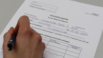 Bild: tr
Auf die Einträge in die Unterstützungsliste war etwa auch die ÖDP angewiesen. 340 Unterschriften musste sie sammeln - 440 sind es geworden. Die ÖDP möchte in diesem Jahr zum ersten Mal für den Kreistag kandidieren.