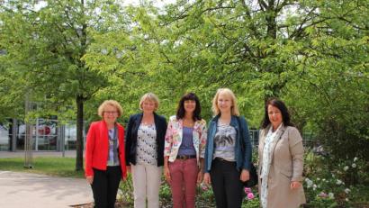 Archivbild: OTH Amberg-Weiden/exb
Bürgermeisterinnen aus der Region Amberg-Sulzbach 2018 zu Besuch an der OTH Amberg-Weiden. Nur 10 Prozent der Bürgermeister in Bayern sind weiblich.