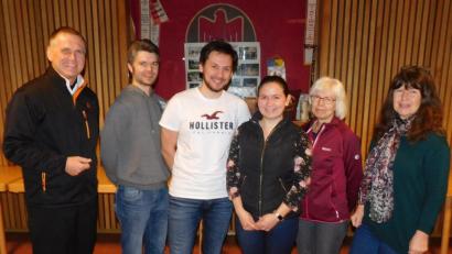 Bild: hai
Claudia Fischer (von rechts), Karin Gillich, Jessica Schumacher, Lukas Giestl und Markus Gillich stehen auch 2020 an der Spitze der Falken. Es gratulierte Dritter Bürgermeister Wolfgang Hübner (links).
