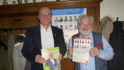 Bild: mad
Maximilian Beer (links) und Alfred Wolfsteiner (rechts) blickten bei der gemeinsamen Wahlveranstaltung auf die vergangenen Jahre zurück.