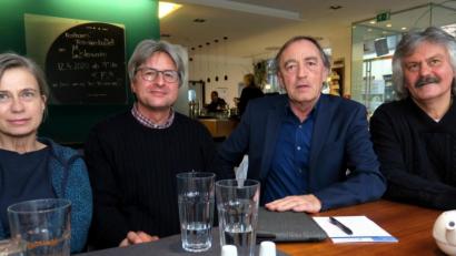 Bild: Hirsch
Marion Juniec-Möller, Frank Möller, Franz Schindler und Günter Kohl (von links) rufen zur Teilnahme an der "Demonstration gegen Hass und Hetze" auf.