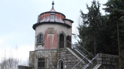 Bild: sfo
Die Sanierung der Fassade des Grenzlandturms soll zum Bärnauer Bergfest fertig sein.