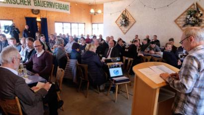 Bild: le
Die Bauern wollen ihre Zukunft aktiv gestalten. Das wird bei der Aschermittwochversammlung des BBV in Diepoltsreuth deutlich.