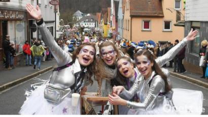 Bild: Gabi Schönberger
Faschingsfans in Neustadt/WN.
