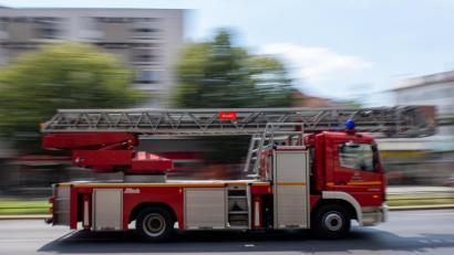 Symbolbild: Monika Skolimowska/dpa
Die Feuerwehr Bärnau bekommt ein neues Fahrzeug.