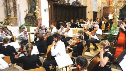 Bild: do
Das Konzertprogramm 2020 der Internationalen Begegnungsstätte Kloster Speinshart präsentiert sich mit einem breiten musikalischen Spektrum. Auch das Ostbayerische Jugendsinfonieorchester OJO garantiert wieder orchestrale Klangfacetten