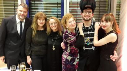 Bild: exb
Markus Stieber, Angela Setzer, Stefanie Schricker, Rita Siegert, Prinz Andreas Ernsberger, Sophia Schreffl (von links) beim Inthroball.