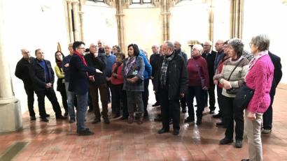 Bild: cr
Eine niveauvolle Führung erleben die rund 40 Teilnehmer der Fahrt des Heimatvereins im Agneskoster Prag unter der Leitung von Dr. Marius Winzeler.