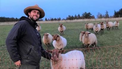 Bild: Marième Faye Le Fort 
Wolfsbeauftragter Markus Martini ist selbst Schafshalter.