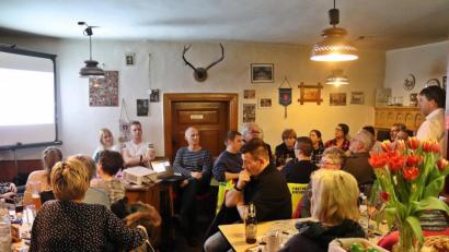 Bild: jma
Bürgermeisterkandidat Ewald Plößner beim Politischen Aschermittwoch beim "Biermichl".