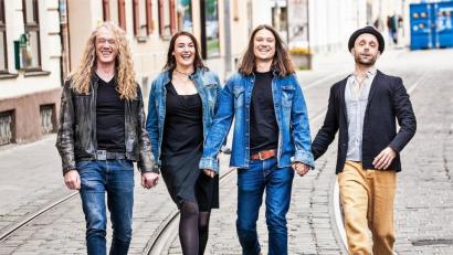 Bild: Susie Knoll/exb
Susi Raith bricht mit ihrer neuen Band "Susi und die Spießer" zu neuen Ufern auf.