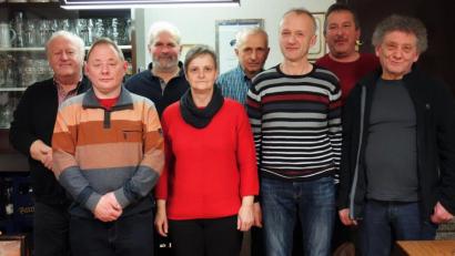 Bild: dob
Die Vorsitzenden Peter Walbrunn und Michael Kreuzer ehrten die erfolgreichen Züchter Otto Peugler, Edith Siuta, Josef Prem, Anton Bruckner, Gerhard Lehner und Alois Scheinkönig (von links nach rechts) bei der Meisterschaftsfeier im Gasthof Böhm in Altenstadt.