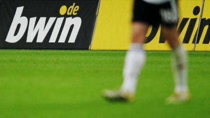 Bild: Bernd Thissen/dpa
Sport und Wetten - das gehört seit vielen Jahren schon zusammen. Und führt immer wieder Menschen in eine Sucht.