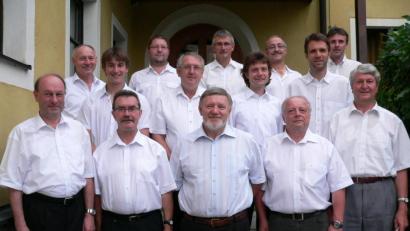 Bild: nid
Seit einem Jahrzehnt existiert der MMC-Chor. Diese Aufnahme zeigt die Anfangsformation des Ensembles im September 2010.