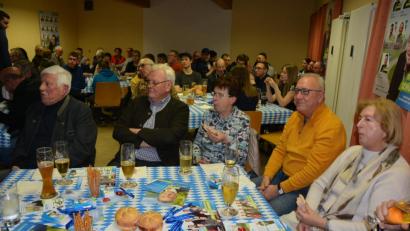 Bild: jr
Mehr als 100 Besucher strömten am Donnerstagabend zur Wahlveranstaltung der CSU ins Sportheim des SV Pechbrunn.