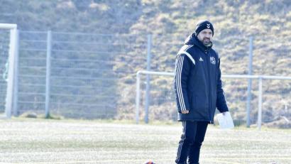 Bild: Ziegler
Auftakt in der Kälte, eine Woche in der warmen Türkei, jetzt wieder Auftritt im Kühlen: Gebenbachs Trainer Faruk Maloku tritt mit seiner Truppe zum Vorbereitungsspiel in Regensburg an.