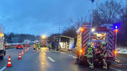 Bild: Alexander Auer
Ein brennender Lkw hat auf der A93 für Behinderungen gesorgt.