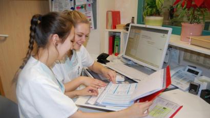 Bild:  Klinikum /Uschold/exb
Schüler des dritten Ausbildungsjahres leiten die Station A3.