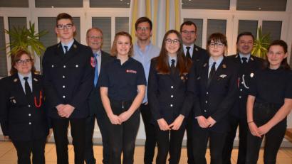 Bild: jr
Die Nachwuchsgruppe der Feuerwehr Konnersreuth geht mir dieser neugewählten Mannschaft in die Zukunft. Mit dabei sind (von links) Jugendwartin Carina Hart, Niklas Moser, Bürgermeister Max Bindl, Anna Sölch, Jugendbeauftragter Wolfgang Pötzl, Jugendsprecherin Laura Hofmann, FFW-Vorsitzender Sven Jäger, Francin Haberkorn, Kommandant Stefan Kreuzer und Judith Moser.
