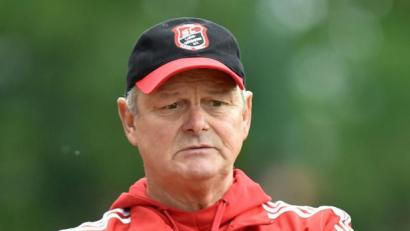 Bild: A. Schwarzmeier
Trainer Roland Rittner muss die Spieler des SC Luhe-Wildenau nun in heimatlichen Gefilden auf die restlichen Spiele in der Bezirksliga vorbereiten.