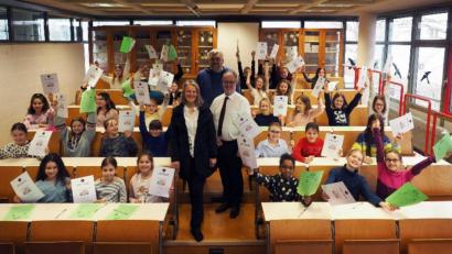 Bild: exb
Gewusst wie: 28 erste und sechs zweite Plätze sicherten sich Schülerinnen des Elly-Heuss-Gymnasiums beim Landeswettbewerb "Experimente antworten".