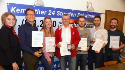 Bild: bkr
Viktoria Seiler, Kreiswasserwacht, zeichnete in der Jahreshauptversammlung der Kemnather Wasserwacht Johannes Doleschal, Anna Meier, Alois Emerig, Uwe Fraunholz, Vorsitzenden Michael Siebenweiber und Patrick Strobel (von links) aus.