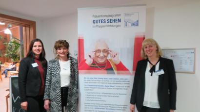 Bild: jzk
Tina Reck, Sabine Kampmann und Kerstin Klein (von links) vom Blindeninstitut Würzburg führten im Seniorenzentrum Haus Falkenstein das Präventionsprogramm „Gutes Sehen im Alter“ durch.