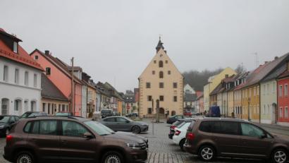 Bild: sne
Die Grafenwöhrer SPD wünscht sich ein Denkmal für die Stadtgründer. Dieses könnte am Marktplatz stehen.