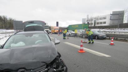 Bild: THW Nabburg/exb
Auf der A 93 gab es kurz vor der Ausfahrt Pfreimd einen Unfall mit vier Autos.