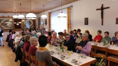 Bild: rpp
Zahlreiche Frauen waren der Einladung zum traditionellen Frauenfrühstück gefolgt.
