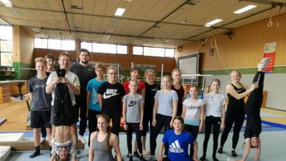 Bild: Picasa/exb
Zur Einstimmung auf die bevorstehenden Wettkämpfe und das Schauturnen am 04. April besuchten 19 Turner der TSG Aktiv Ebnath das Landesleistungszentrum in Hof.