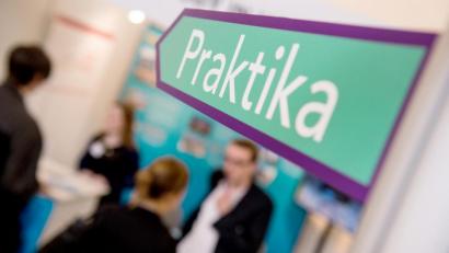 Symbolbild: Franziska Gabbert/dpa
Ein Praktikum noch vor der Ausbildung kann sehr sinnvoll sein.