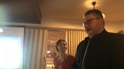 Bild: exb
Manuela Pappenberger und Klaus Schuster bei der Frühjahrsversammlung des Obst- und Gartenbauvereins Waldsassen..