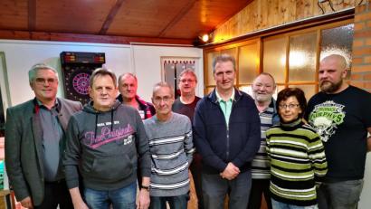 Bild: hir
Bürgermeister Richard Tischler gratulierte dem wiedergewählten Vorstandsgremium des Hasenvereins: Vorsitzender Gerhard Kiener, Andreas Biller, Roland Vetter, Hubert Fröhler, stellvertretender Vorsitzender Hans Stahl, Paul Varnhold, Jutta Kiener und Michael Zitzler (von links).