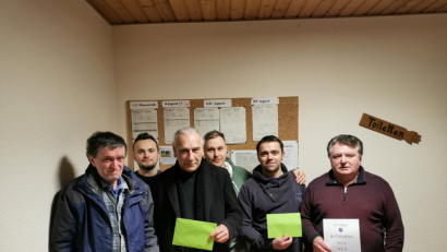 Bild: wmi
Im Bild: (von links) Reinhold Siegert (Dritter), Marco Lautner (FC Vorbach), Sieger Udo Böhnke, Patrick Künneth (Vierter), der Zweitplatzierte Johannes Kreutzer und Josef Held (Fünfter).