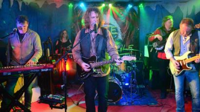 Bild: Kunz
"Bite the Beagle" unterhalten mit tollen Blues-Balladen und Rock 'n' Roll.