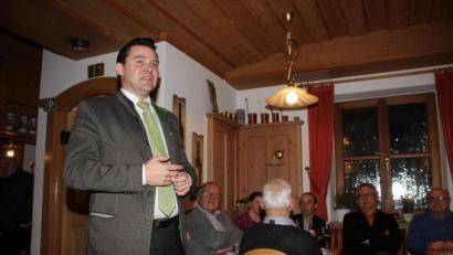 Bild: frd
Landrat Thomas Ebeling dankte dem CSU-Ortsverband Neunburg und Bürgermeister Martin Birner, dass sie die Region Neunburg in den vergangenen sechs Jahren weiter vorangebracht haben.