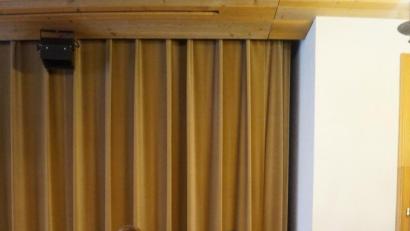 Bild: soj
Nach dem interessanten und aufschlussreichen Vortrag von Christina Riebl (li.) überreichte Teamsprecherin Marita Kuchenreuther einen Frühlingsstrauß an die Referentin.