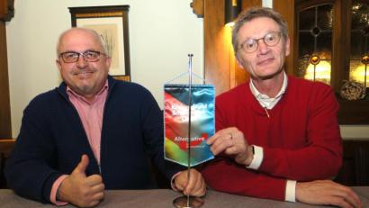 Bild: Hirsch
Die OB- und Landratskandidaten Reinhard Mixl (links) und Klaus Schuhmacher (rechts) eröffneten den AfD-Wahlkampf für Stadt und Landkreis.