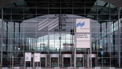 Archivbild: Sven Hoppe/dpa
Der Eingang Ost zum Gelände der Messe München.