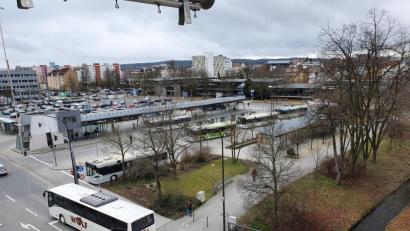 Bild: Josef Wieder
Blick auf den ZOB. Die Bürgerliste will in einem Eilantrag an den Stadtrat eine möglichst schnelle Video-Überwachung für dem Busbahnhof in Weiden erreichen.