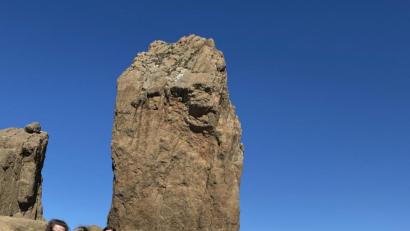 Bild: Kunz
Schüler des Kepler-Gymnasiums stellen sich vor dem Massiv des Roque Nublo zum Erinnerungsfoto auf.