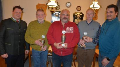 Bild: jr
Geehrt wurden am die neuen Stadtmeister bei den Brieftaubenzüchtern. Im Bild (von links) Zweiter Bürgermeister Stefan Grillmeier, Josef Schaumberger, Stadtmeister Pavel Juhasz, Hermann Birner und Brieftaubenverein-"Stiftland"-Vorsitzender Thomas Wedlich.